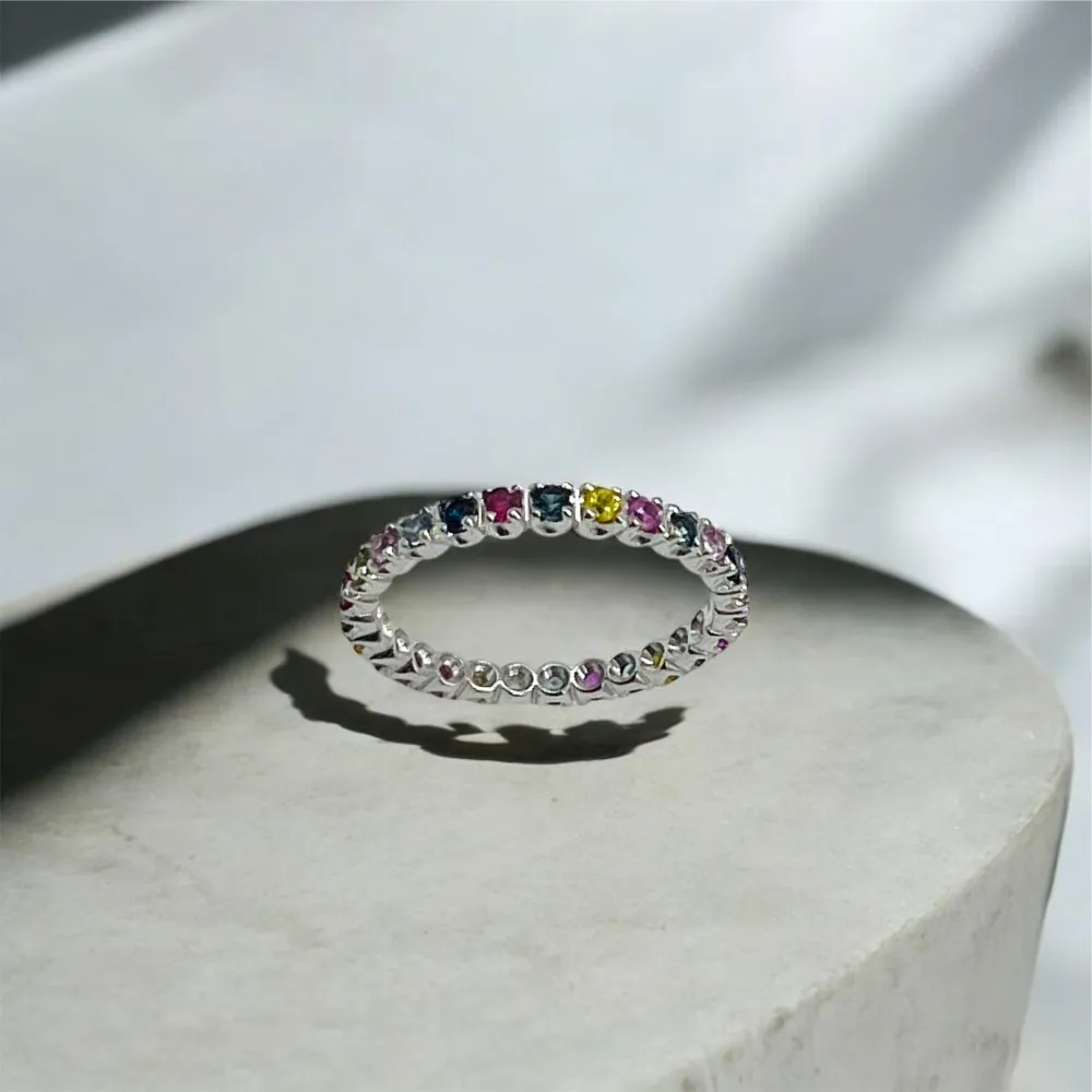 Anello 'Arlecchino', oro bianco 750/1000, ornato da zaffiri multi-color (0,88 Ct).