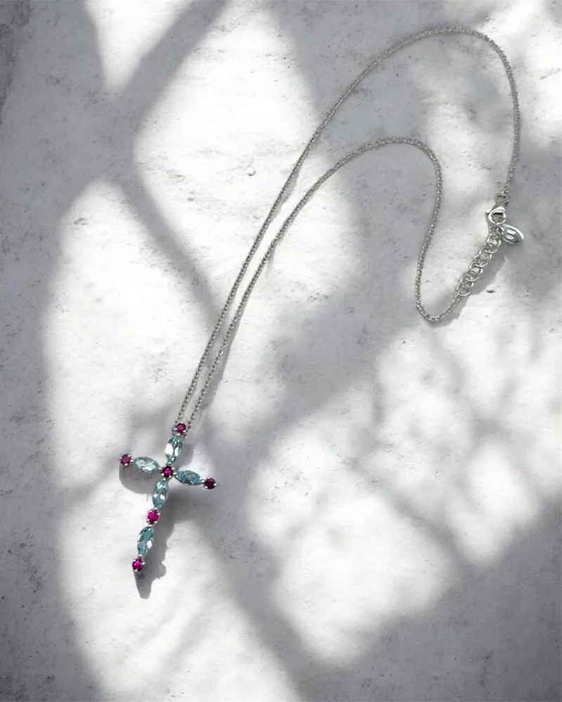 Collana Croce in Oro Bianco, Acquamarine e Rubini